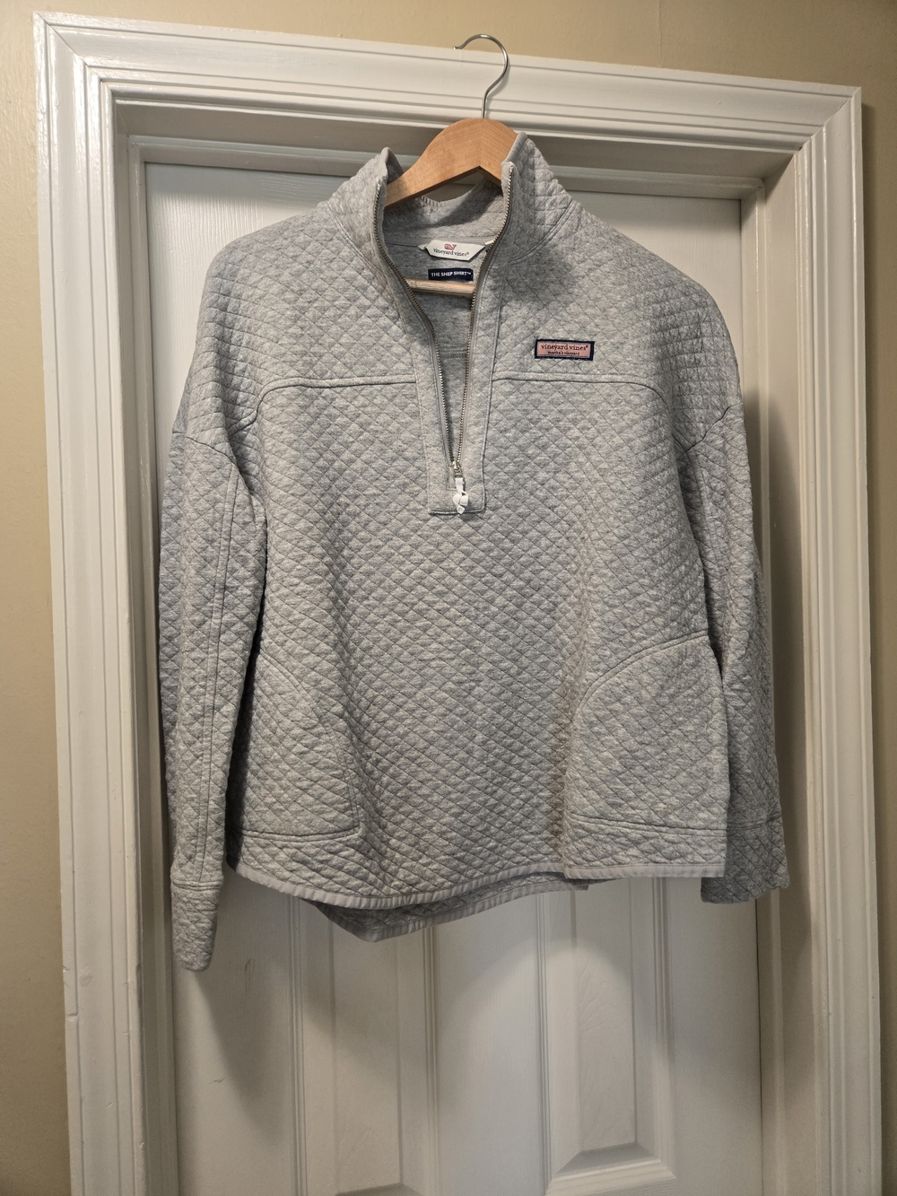 Vineyard Vines Women's Quilted Half-Zip Sweatshirt in Light Gray
